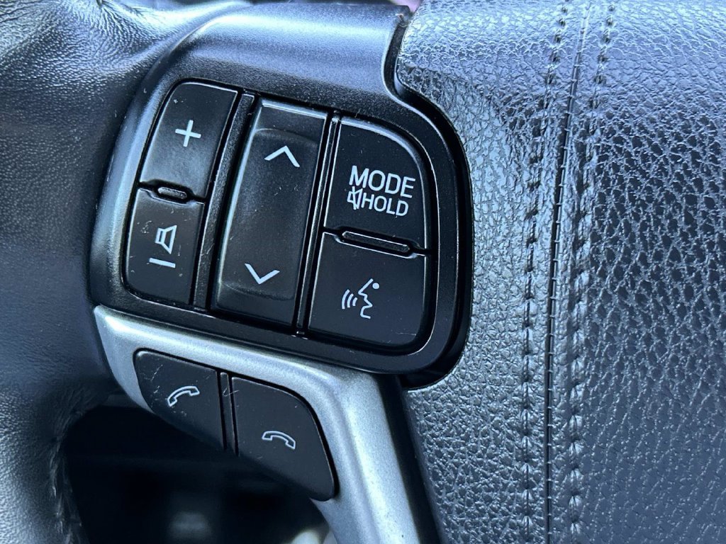 Used 2019 Toyota Highlander XLE FWD image 29