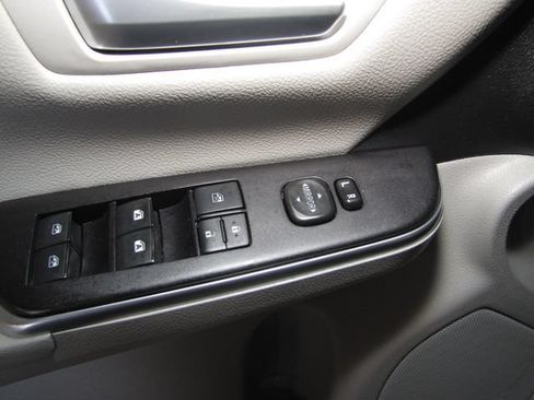 Used 2016 Toyota Camry LE FWD image 10
