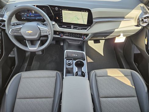 New 2026 Chevrolet Equinox LT w/ Convenience Package II FWD image 18
