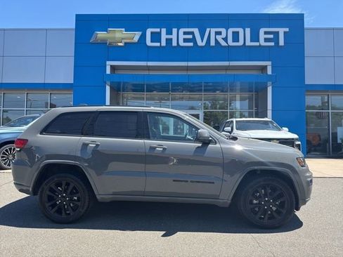 Used 2021 Jeep Grand Cherokee Laredo X AWD/4WD image 5