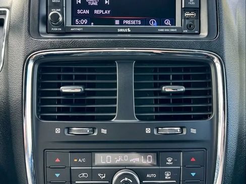 Used 2019 Dodge Grand Caravan GT FWD image 18