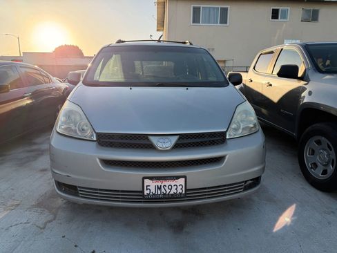 Used 2004 Toyota Sienna CE image 2