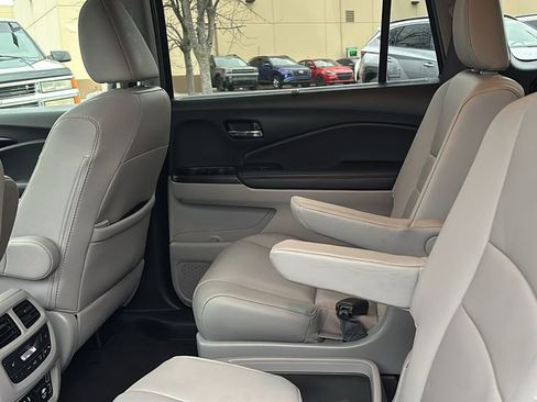 Used 2021 Honda Pilot Touring image 29
