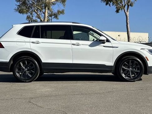 Used 2024 Volkswagen Tiguan SE AWD/4WD image 3