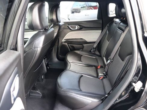 Used 2024 Jeep Compass Latitude AWD/4WD image 12