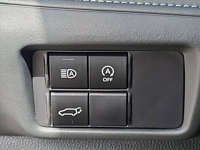 Used 2025 Toyota Highlander LE FWD image 17