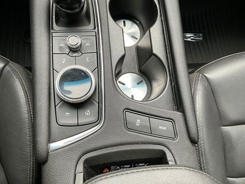 Used 2020 Cadillac XT5 Premium Luxury w/ LPO, Floor Liner Package image 22