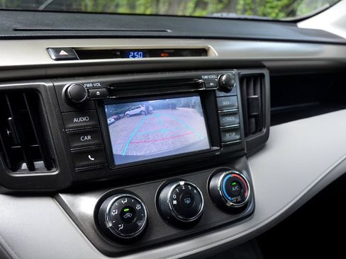 Used 2014 Toyota RAV4 LE AWD/4WD image 15