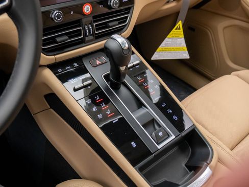 Certified 2026 Porsche Macan AWD/4WD image 14