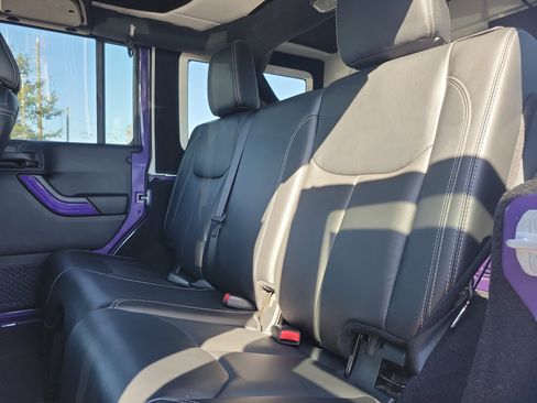 Used 2017 Jeep Wrangler Unlimited Sahara w/ Connectivity Group image 14