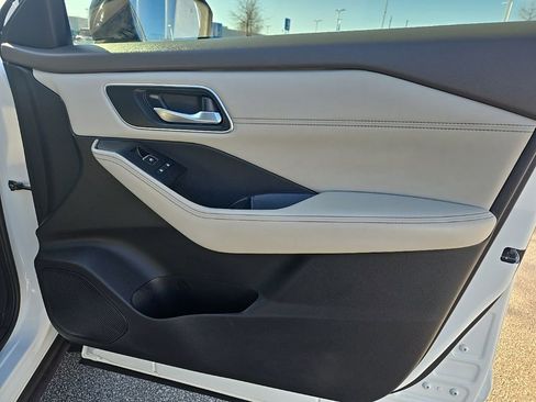 Used 2021 Nissan Rogue SL image 16