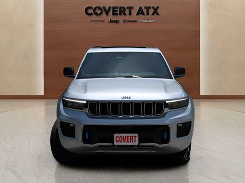 Used 2023 Jeep Grand Cherokee Overland w/ Luxury Tech Group IV AWD/4WD image 8