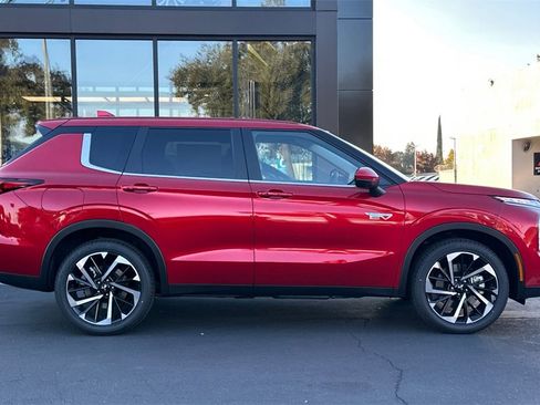 New 2025 Mitsubishi Outlander SE image 4