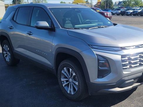Used 2026 Chevrolet Equinox LT FWD image 2