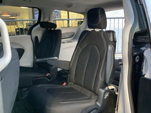 Used 2023 Chrysler Voyager LX image 11