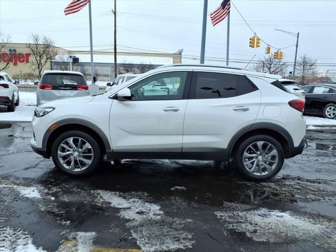 Used 2023 Buick Encore GX Essence w/ Experience Buick Package image 4