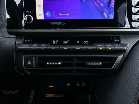 Used 2025 Toyota Camry SE image 27