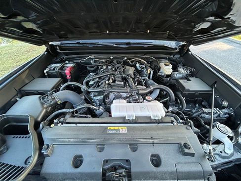 Certified 2025 Toyota Tacoma SR5 AWD/4WD image 11