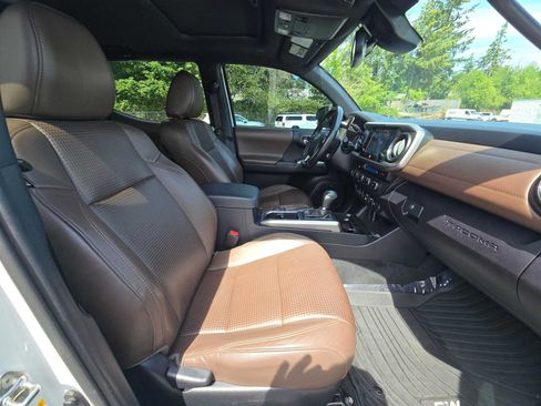 Used 2019 Toyota Tacoma Limited AWD/4WD image 11