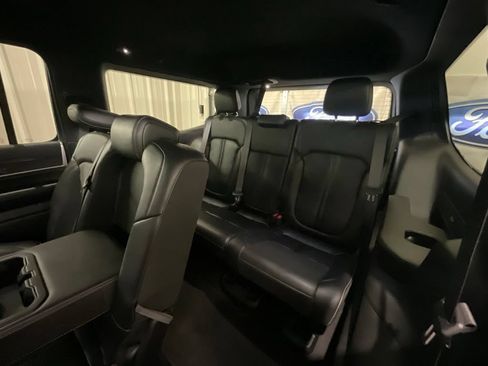 Used 2022 Jeep Wagoneer Series II AWD/4WD image 12