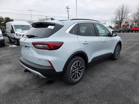 New 2026 Ford Escape SE w/ Class II Trailer Tow Package FWD image 12