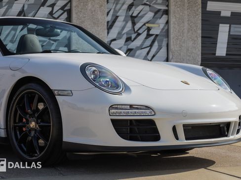 Used 2011 Porsche 911 Carrera GTS RWD image 2