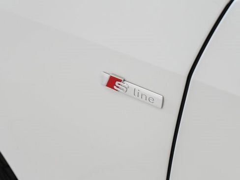 Used 2021 Audi A8 L 4.0T image 9