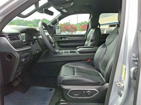 Used 2024 Jeep Wagoneer L Series II w/ Flexible Seating Group image 13