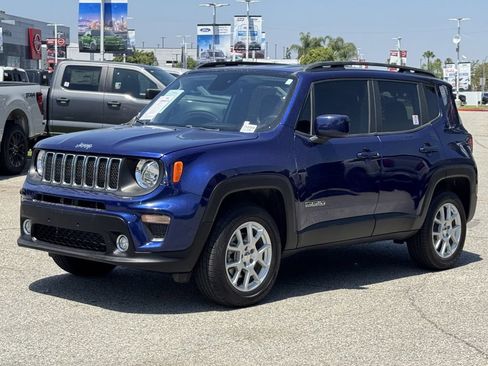 Used 2019 Jeep Renegade Latitude AWD/4WD image 3