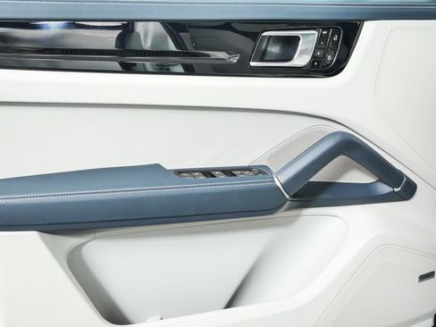 Certified 2021 Porsche Cayenne Coupe AWD/4WD image 6