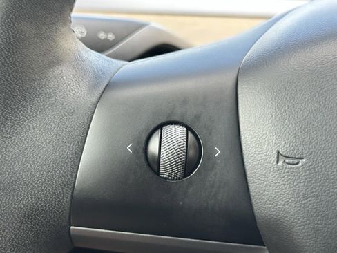 Used 2023 Tesla Model 3 Standard Range image 19