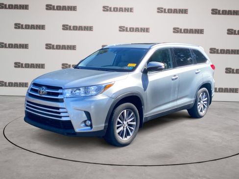 Used 2019 Toyota Highlander XLE image 1