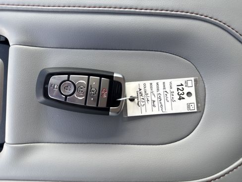 Used 2025 Ford Expedition Active AWD/4WD image 25