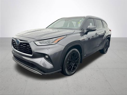 Used 2022 Toyota Highlander Platinum AWD/4WD image 2