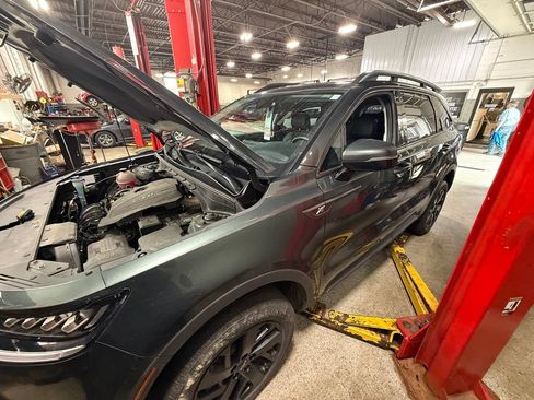 Used 2023 Kia Sorento S w/ Panoramic Sunroof Package AWD/4WD image 4
