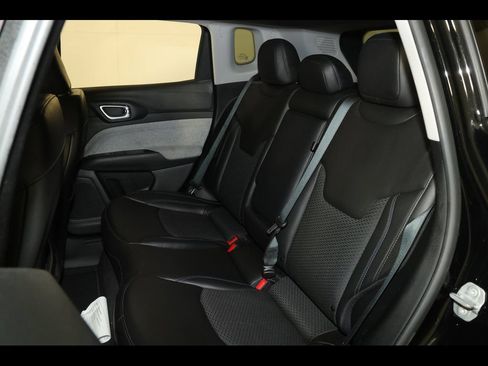 Used 2022 Jeep Compass Latitude AWD/4WD image 14