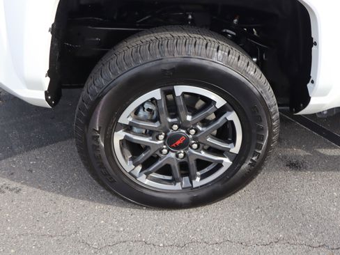 Used 2025 Toyota Tacoma TRD Sport image 41