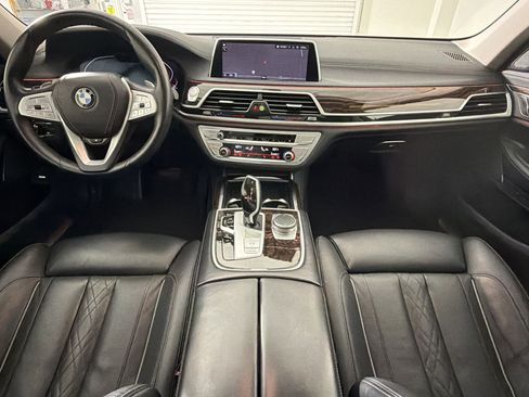 Used 2022 BMW 750i xDrive AWD/4WD image 15