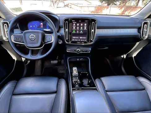 Used 2025 Volvo XC40 B5 Plus image 18