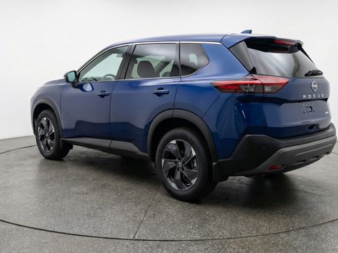 Used 2025 Nissan Rogue SV image 6