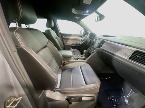 Used 2021 Volkswagen Atlas Cross Sport SE FWD image 20