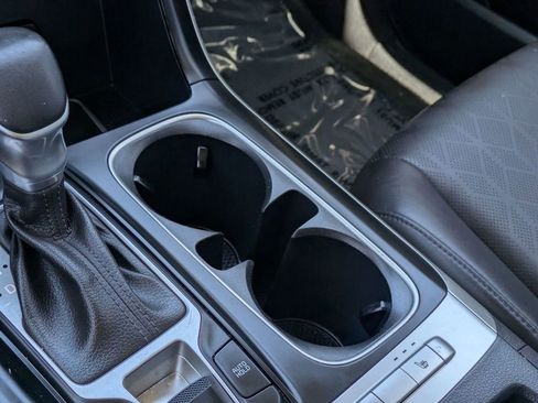 Used 2023 Kia Carnival LX FWD image 19