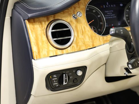 Used 2017 Bentley Bentayga AWD/4WD image 25