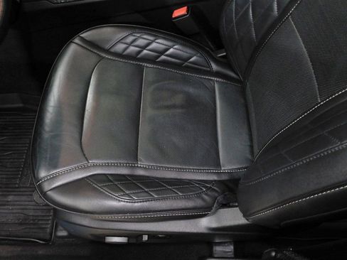 Used 2019 Ford Explorer Platinum image 34