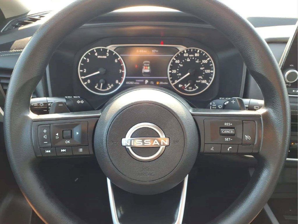 Used 2024 Nissan Rogue S FWD image 14