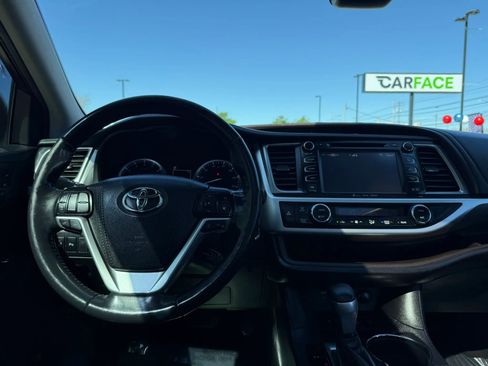 Used 2019 Toyota Highlander Limited Platinum image 32