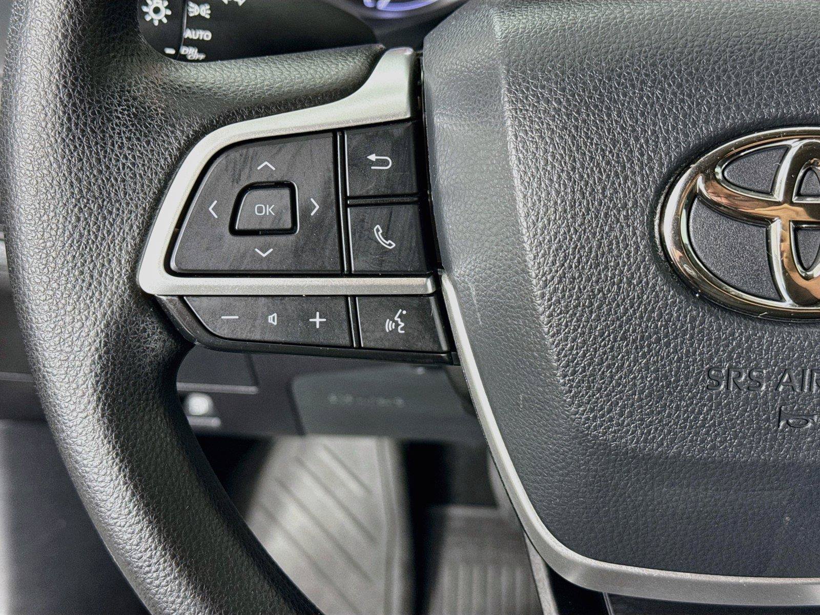 Used 2023 Toyota Highlander L FWD image 16