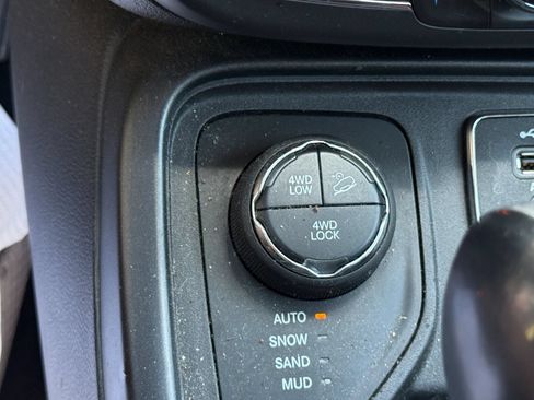 Used 2019 Jeep Compass Trailhawk AWD/4WD image 19