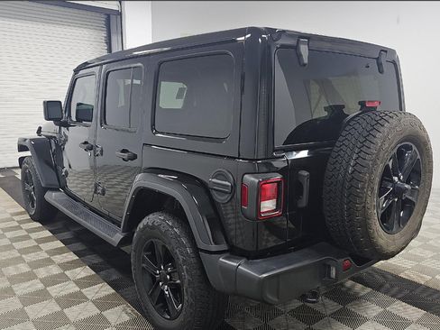Used 2022 Jeep Wrangler Unlimited Sahara AWD/4WD image 7