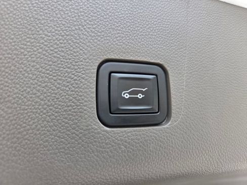 Used 2020 Chevrolet Traverse Premier FWD image 20